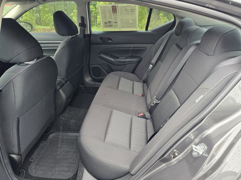 Used 2025 Nissan Altima 2.5 SV FWD image 11