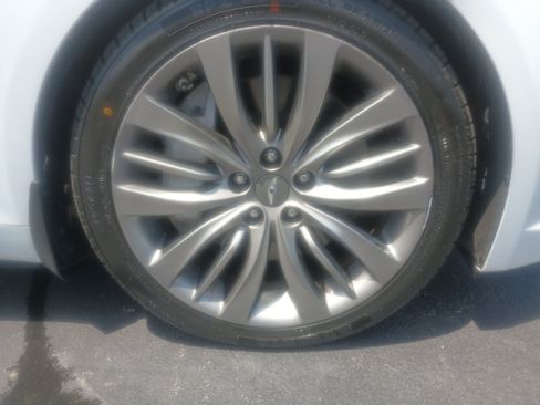 Used 2015 Hyundai Genesis 5.0 RWD image 10