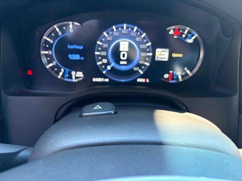 Used 2018 Cadillac Escalade Luxury w/ LPO, Radiant Package image 16