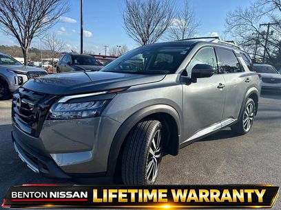 Used 2025 Nissan Pathfinder Platinum w/ Black Appearance Package