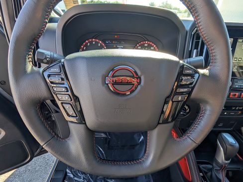 Certified 2025 Nissan Frontier PRO-4X image 26