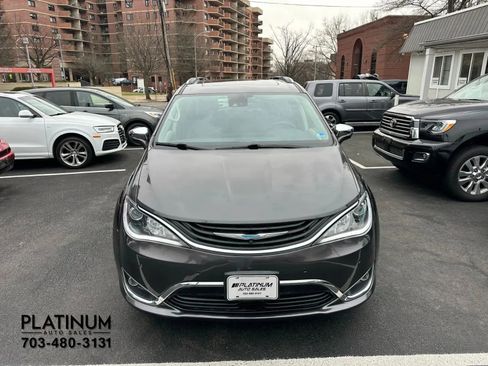 Used 2018 Chrysler Pacifica Limited w/ Advanced Safetytec Group image 4