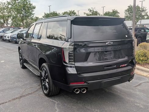 New 2026 Chevrolet Suburban RST w/ RST Capability Package AWD/4WD image 6