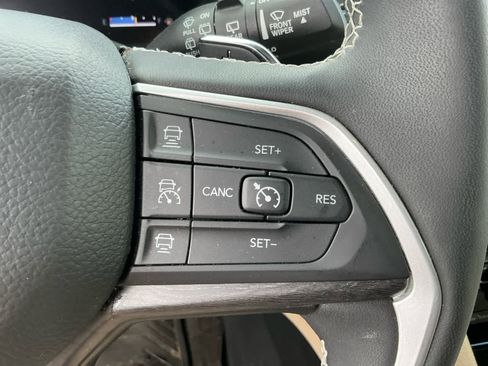 Used 2023 Jeep Grand Cherokee L Limited image 23