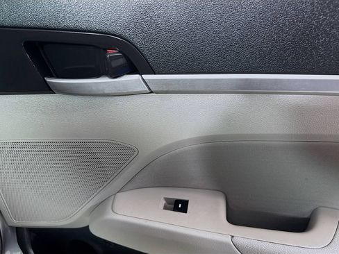 Used 2019 Hyundai Elantra SEL image 28