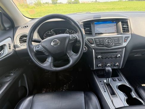Used 2020 Nissan Pathfinder SL FWD image 13