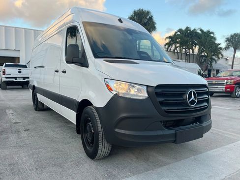 Used 2025 Mercedes-Benz Sprinter 2500 image 1