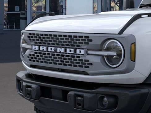 Used 2025 Ford Bronco Badlands image 19