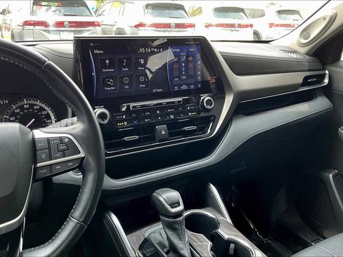 Used 2022 Toyota Highlander Limited image 6