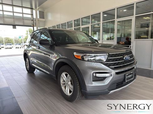 Used 2023 Ford Explorer XLT w/ Equipment Group 202A AWD/4WD image 3