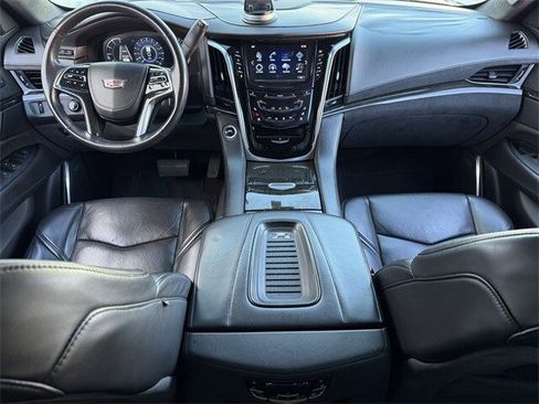 Used 2020 Cadillac Escalade Platinum image 11