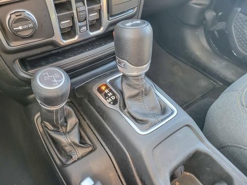 Certified 2025 Jeep Wrangler Unlimited Sahara w/ Safety Group AWD/4WD image 18