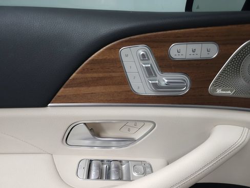 Used 2023 Mercedes-Benz GLS 450 4MATIC image 6
