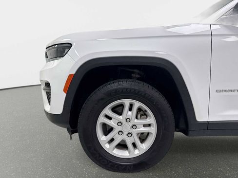 Used 2024 Jeep Grand Cherokee Laredo AWD/4WD image 23