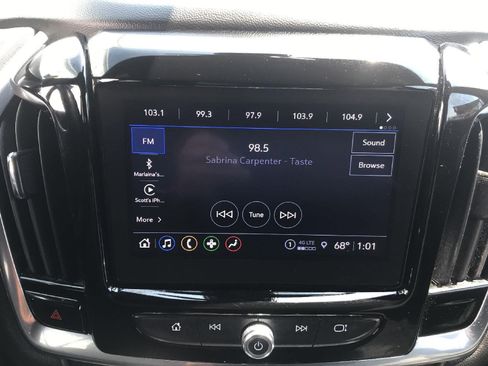 Used 2023 Chevrolet Traverse LT AWD/4WD image 6