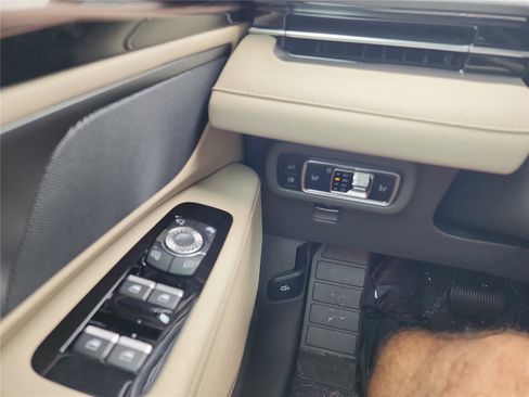 New 2025 Lincoln Nautilus Premier image 32