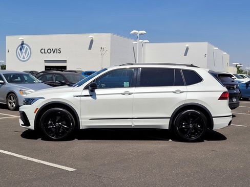 Used 2024 Volkswagen Tiguan SE R-Line AWD/4WD image 9