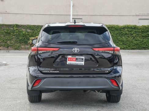 Used 2020 Toyota Highlander LE FWD image 8
