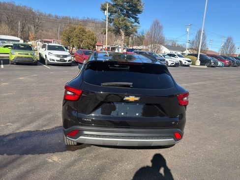 Used 2024 Chevrolet Trax LT w/ Driver Confidence Package image 4