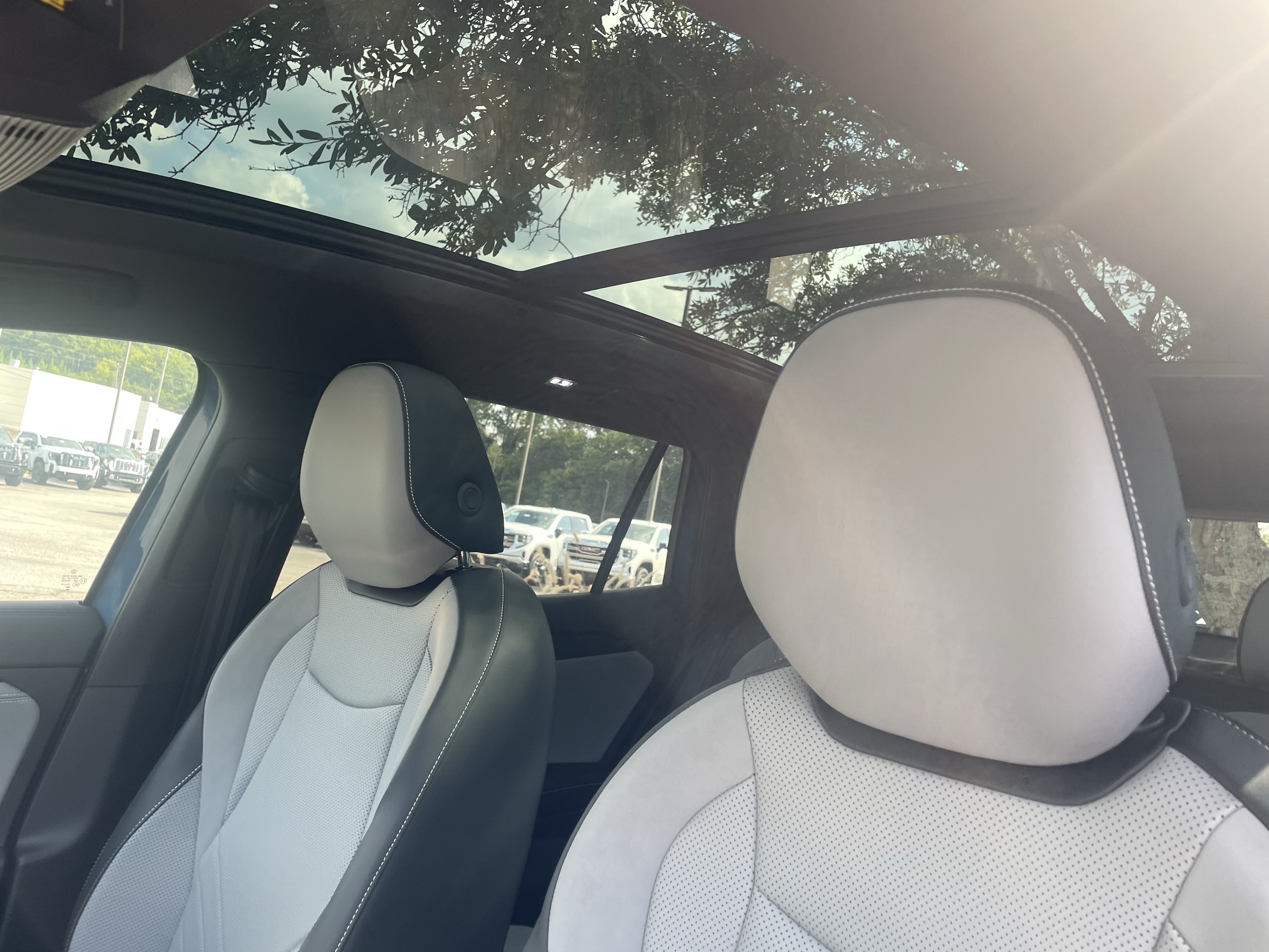 New 2026 Volkswagen Tiguan SE R-Line FWD image 16