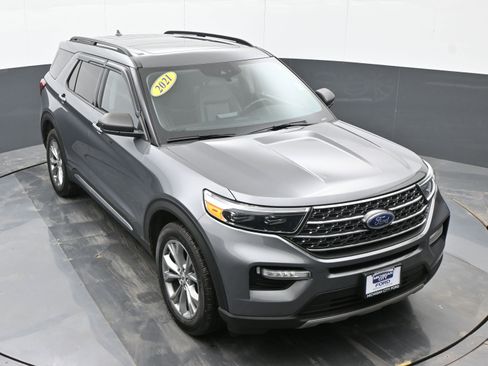 Used 2021 Ford Explorer XLT w/ Equipment Group 202A image 32