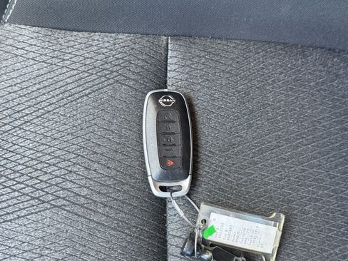 Used 2025 Nissan Rogue SV image 21