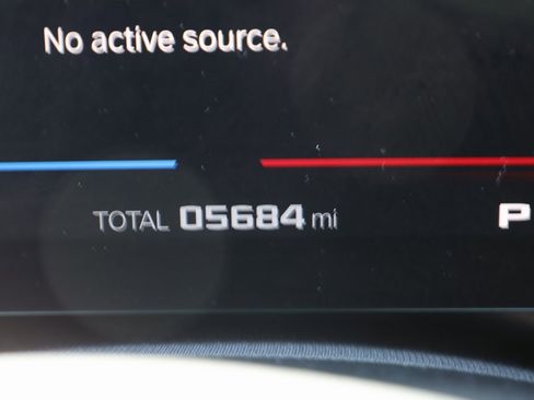 Used 2025 BMW M5 w/ Carbon Package image 14