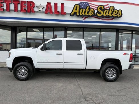 Used 2013 GMC Sierra 2500 Denali w/ Suspension Package, Off-Road AWD/4WD image 8