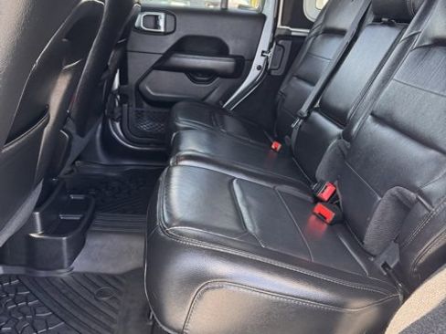 Used 2020 Jeep Wrangler Unlimited Sahara image 11