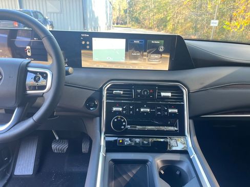 New 2026 Nissan Armada Platinum image 18