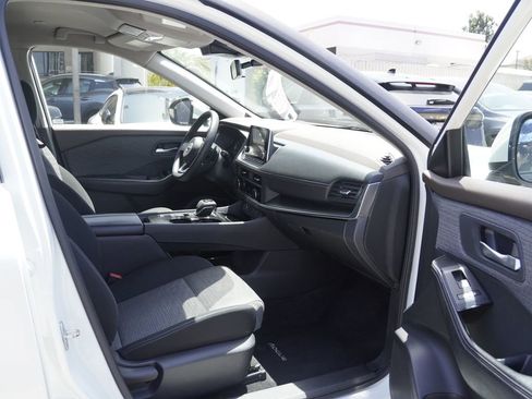 Used 2023 Nissan Rogue SV FWD image 18