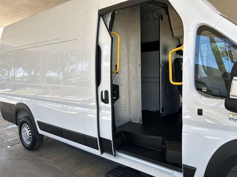 Used 2024 RAM ProMaster 3500 w/ Delivery Van Package FWD image 19