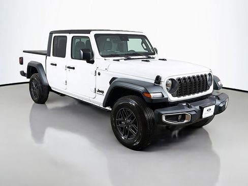 Used 2025 Jeep Gladiator Sport AWD/4WD image 35