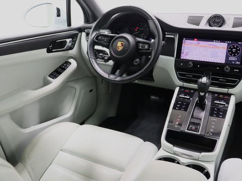 Used 2024 Porsche Macan GTS image 34