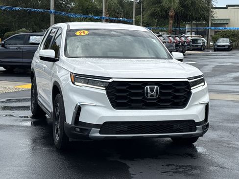 Certified 2025 Honda Pilot EX-L image 3