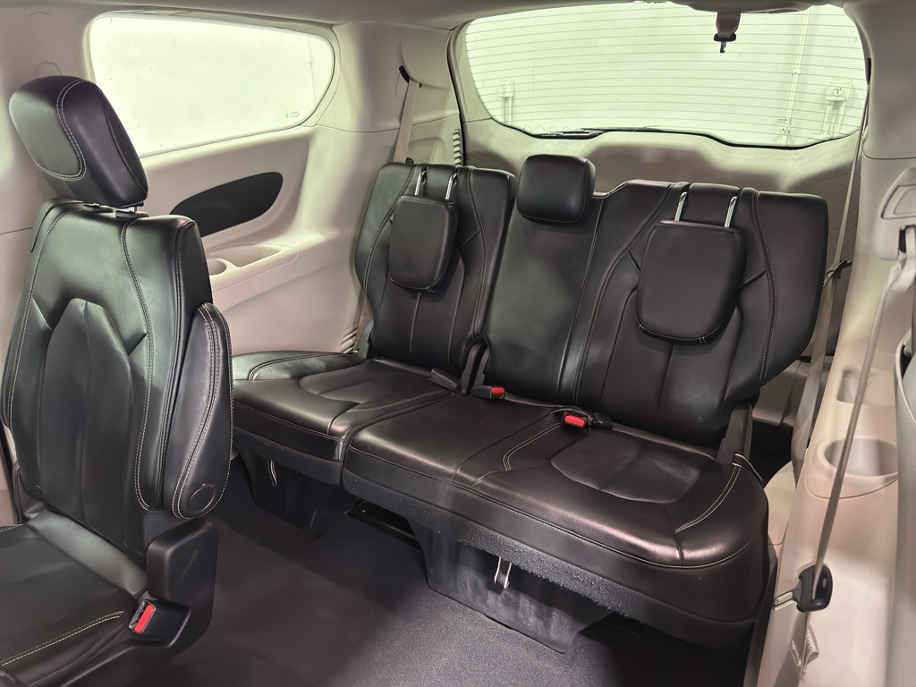 Used 2023 Chrysler Pacifica Touring-L FWD image 43