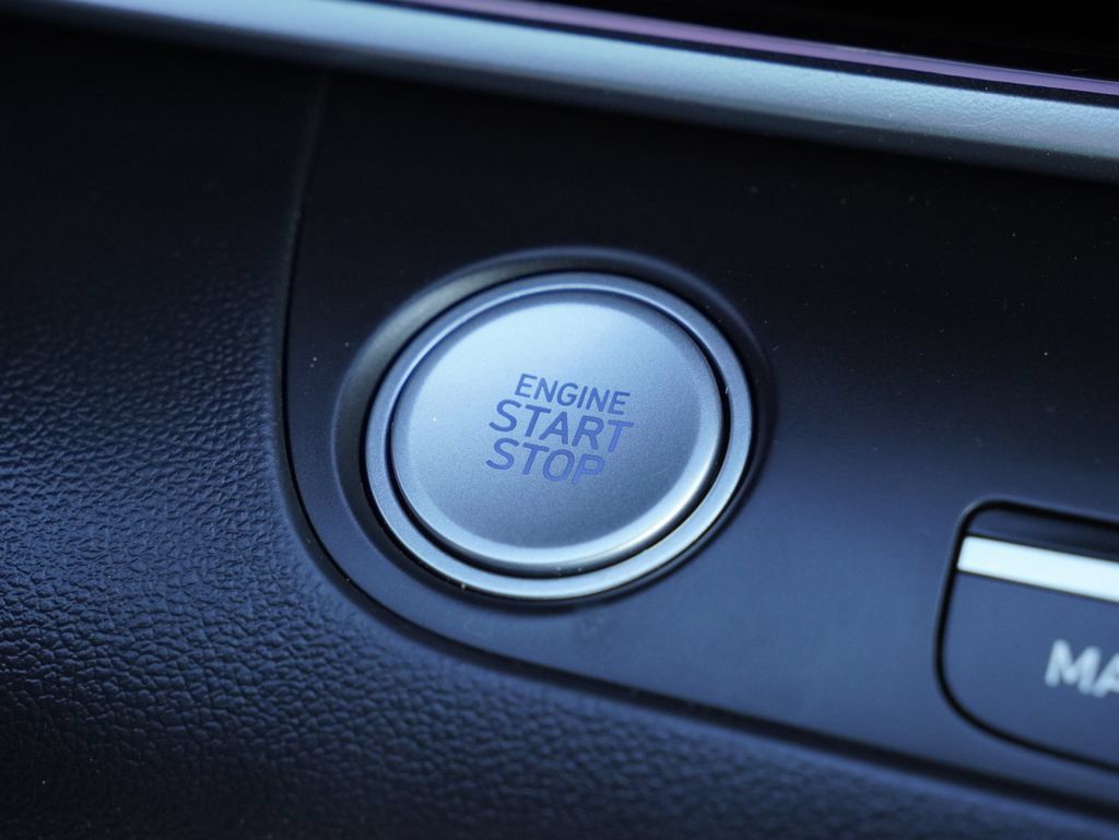 Used 2024 Hyundai Elantra Limited FWD image 24
