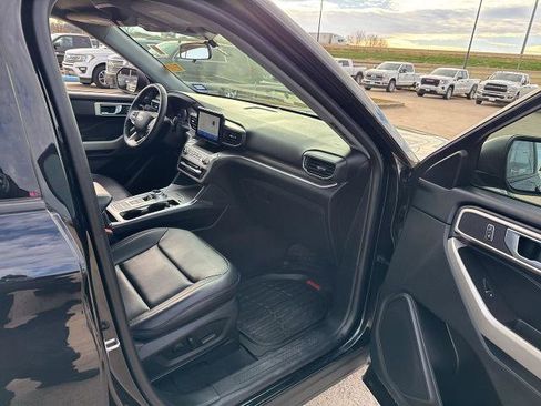 Certified 2022 Ford Explorer XLT w/ Equipment Group 202A image 15