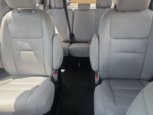 Used 2020 Toyota Sienna Limited Premium image 24