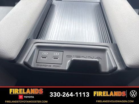 Used 2025 Toyota Sienna XLE image 40