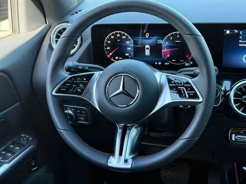 Certified 2025 Mercedes-Benz GLA 250 4MATIC image 23