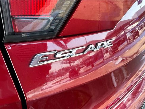 Used 2017 Ford Escape SE w/ Equipment Group 201A image 31