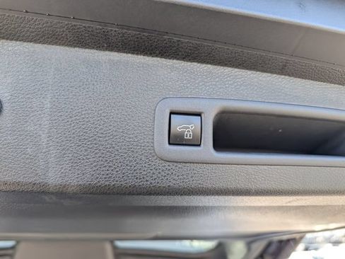 Used 2025 Toyota Sienna XLE w/ XLE Plus Package FWD image 30