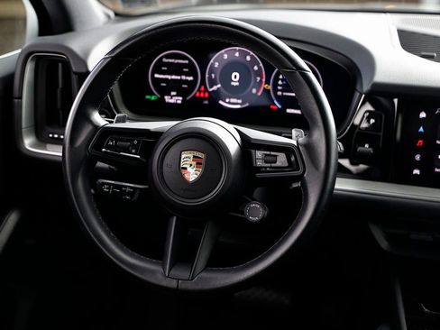 Certified 2024 Porsche Cayenne AWD/4WD image 28