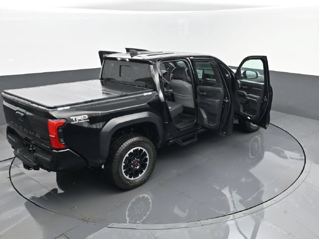 Used 2025 Toyota Tacoma TRD Off-Road w/ TRD Off Road Upgrade Package AWD/4WD image 27