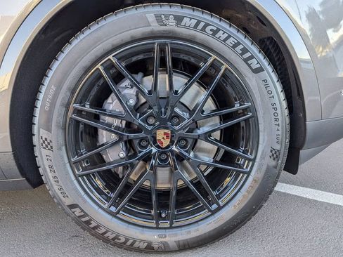 Certified 2026 Porsche Cayenne AWD/4WD image 12