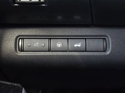Used 2022 Nissan Pathfinder SL AWD/4WD image 35