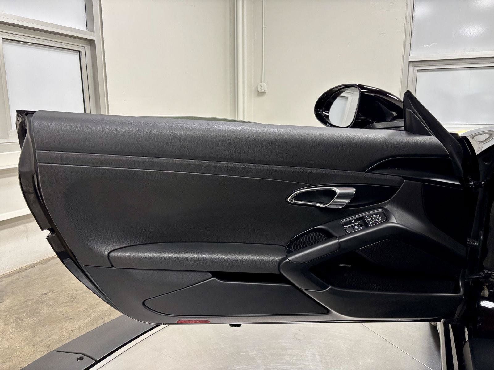 Used 2017 Porsche 718 Cayman RWD image 13