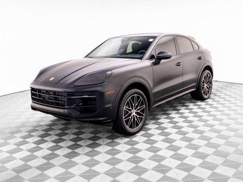 Certified 2025 Porsche Cayenne GTS AWD/4WD image 1