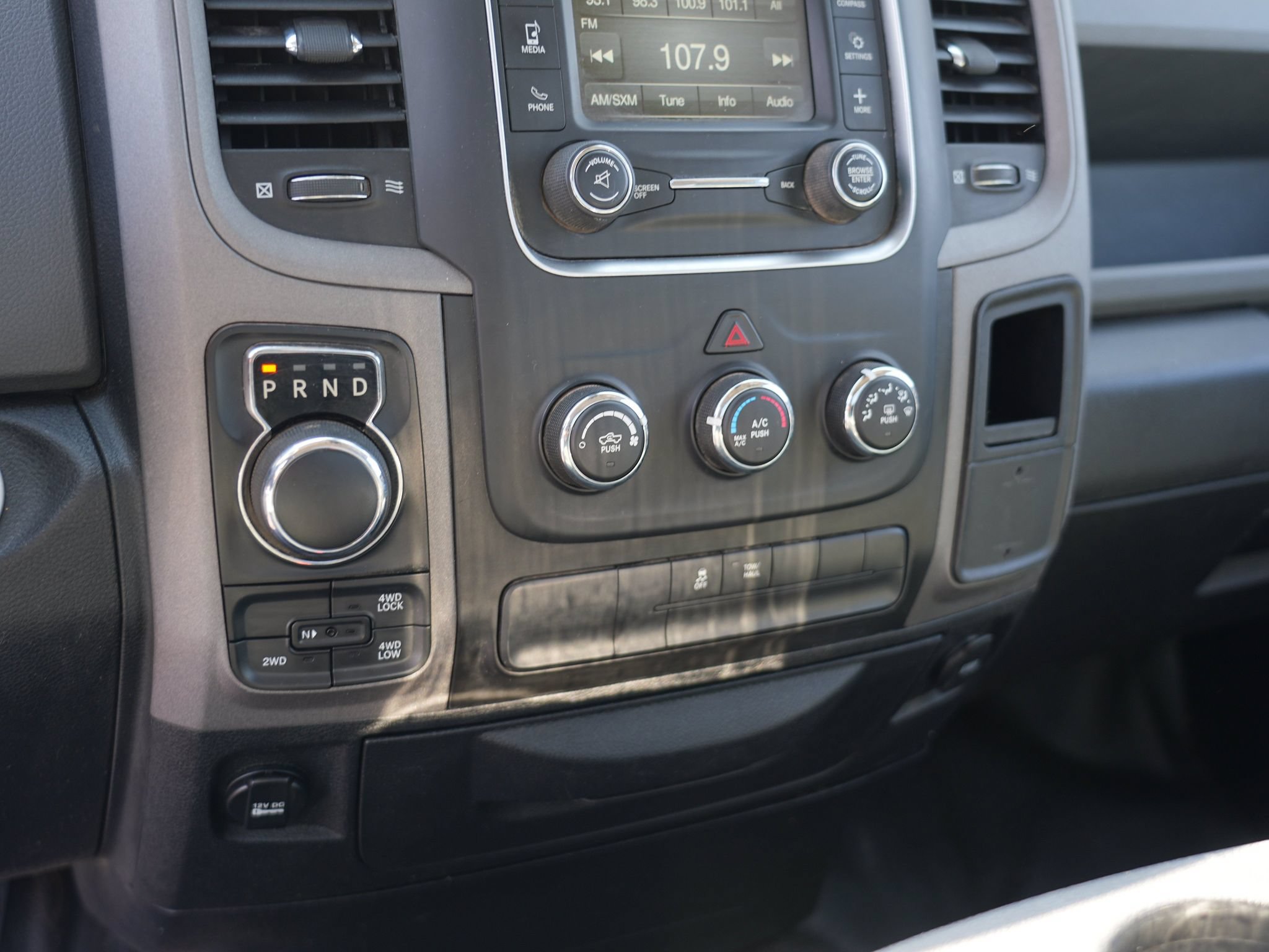 Used 2018 RAM 1500 Express AWD/4WD image 21